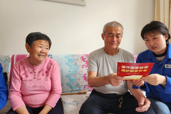 內(nèi)蒙古電力公司烏海千里山供電公司黨支部、工會(huì)、團(tuán)支部（青工委）開展“蒙電愛心光明行”保密宣傳活動(dòng)