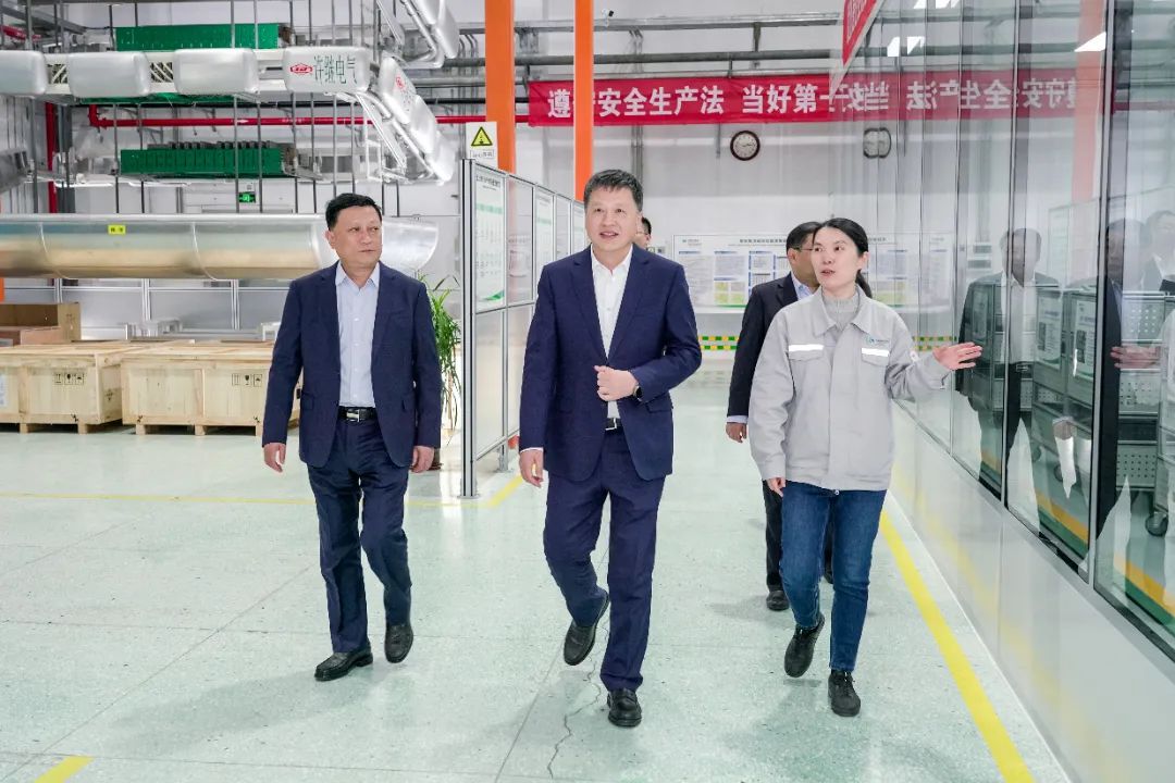 中國電氣裝備黨委副書記、總經(jīng)理周群到河南所屬企業(yè)調(diào)研