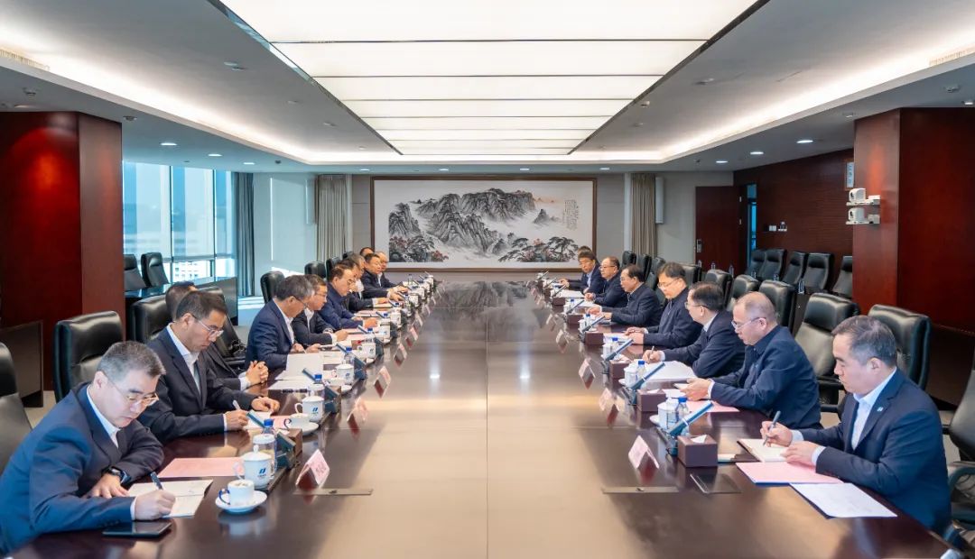 華電集團(tuán)黨組書記、董事長江毅會(huì)見中國中車黨委書記、董事長孫永才