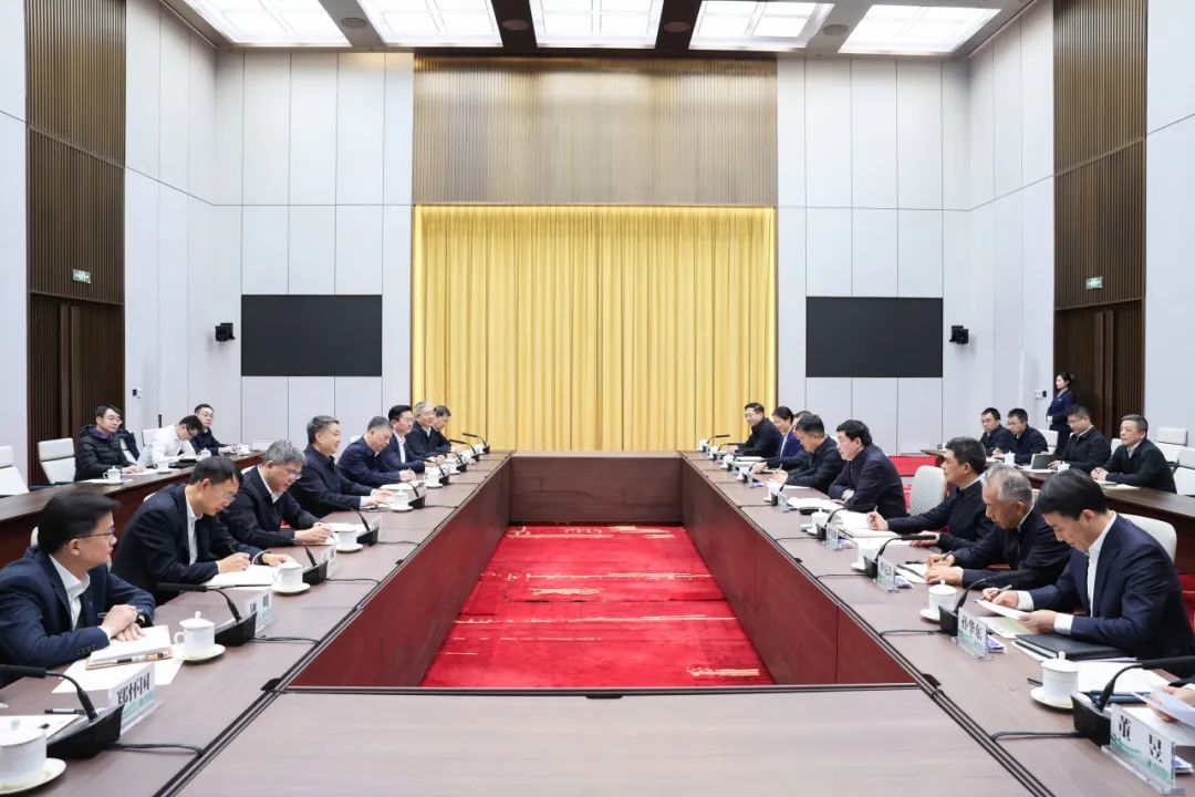 溫樞剛張文峰與國(guó)家電網(wǎng)董事長(zhǎng)張智剛、總經(jīng)理龐驍剛會(huì)談