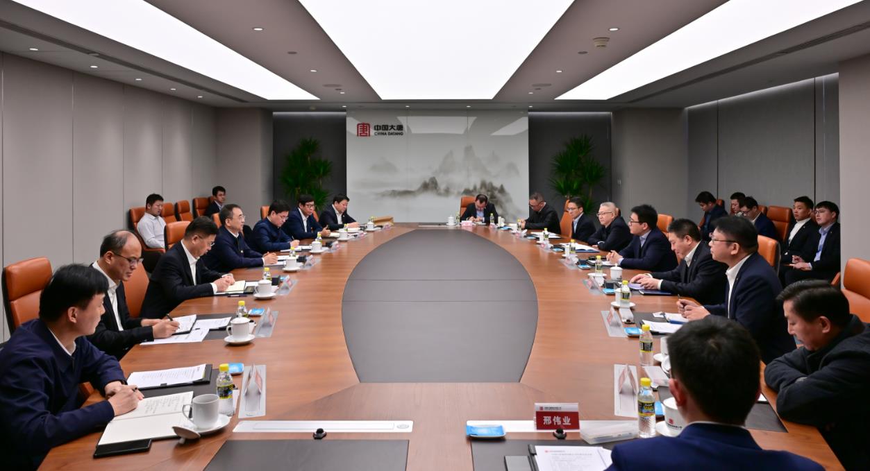 大唐集團黨組書記、董事長鄒磊與上海電氣黨委書記、董事長吳磊會談