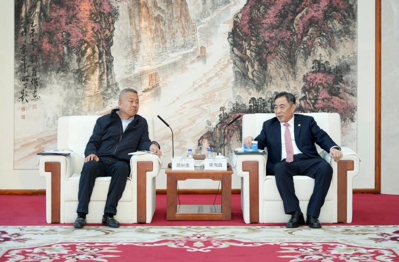 中國能建黨委書記、董事長宋海良與山東發(fā)展集團(tuán)黨委書記、董事長高長生會談