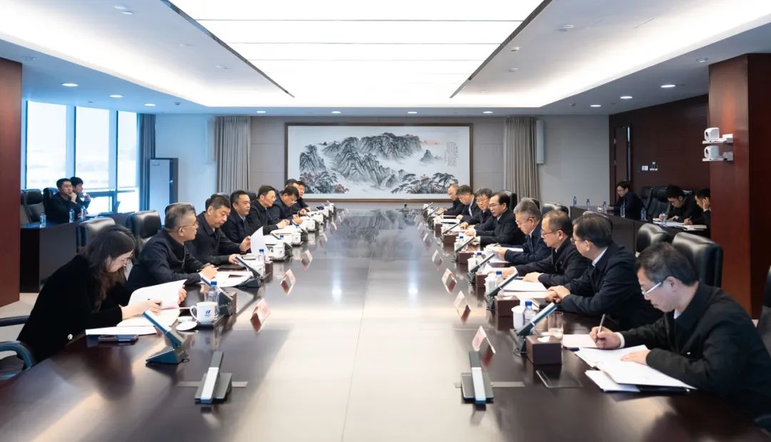 華電集團董事長江毅、總經(jīng)理葉向東與哈電集團董事長曹志安、總經(jīng)理黃偉舉行會談